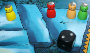 Spieler gelb zieht 2 Felder vor.